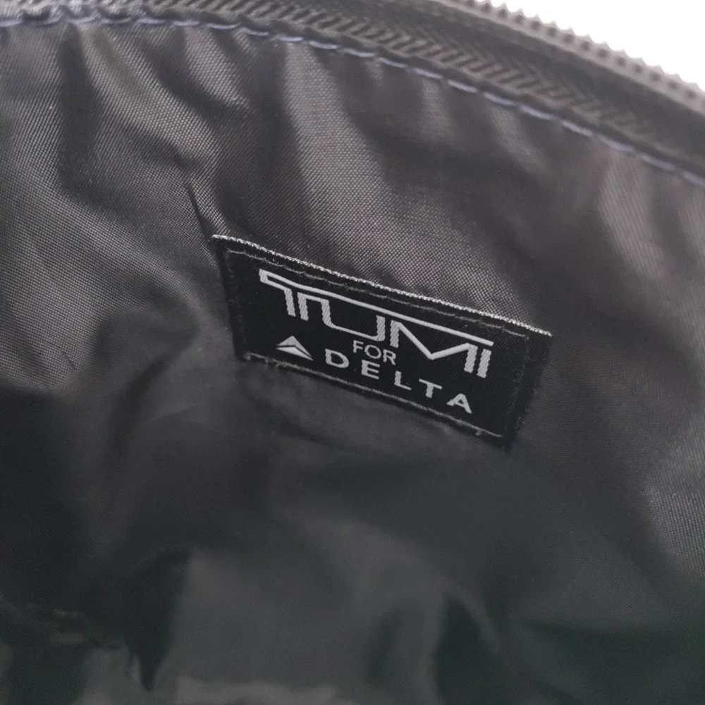 TUMI for Delta Navy Blue Faux Leather Travel Amenity Pouch Set of 2 Zippered
